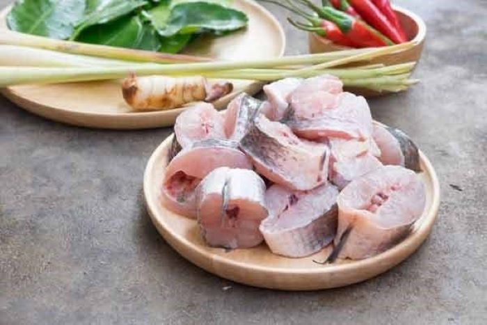 Cá lóc được chọn làm món cá lóc kho tiêu miền Nam phải là loại cá lóc tươi ngon, chắc thịt. Nếu lựa chọn phải cá ươn sẽ ảnh hưởng rất nhiều tới hương vị món ăn của bạn.